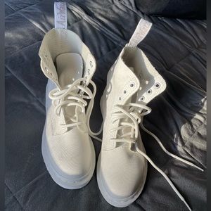 Dr marten combat boot 24480